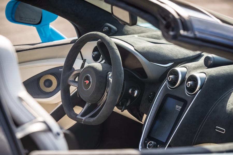 Интерьер McLaren 570S Spider 2017 года  (WW) (фото 24 из 78)